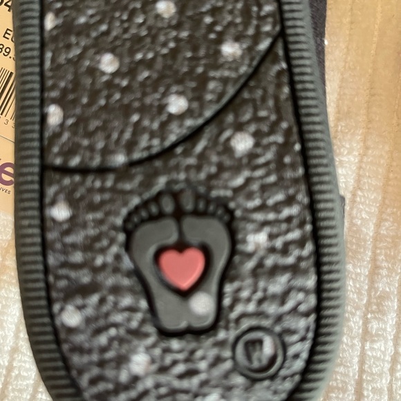 Bob’s Skechers slips on size 9W - Picture 4 of 11
